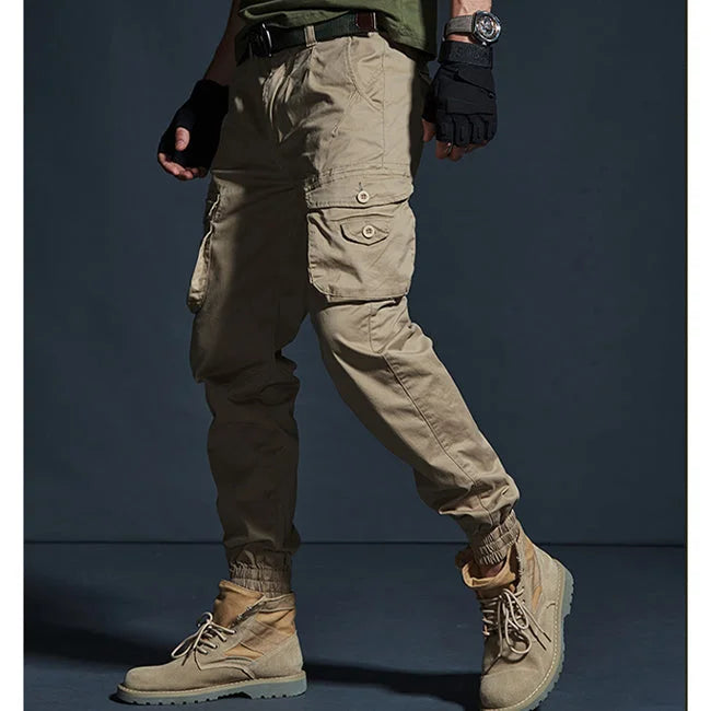 BEIGE SLIM FIT HERREN CARGO HOSE AUS FLEXIBLEM MATERIAL