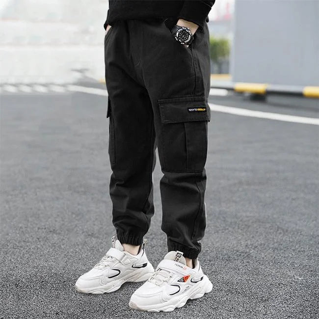 BEQUEME JUNGEN CARGO HOSE Schwarz / 4 jahre