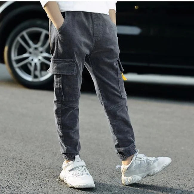 CARGO HOSE KLEINE GRÖSSEN AUS WEICHEM VELOURS