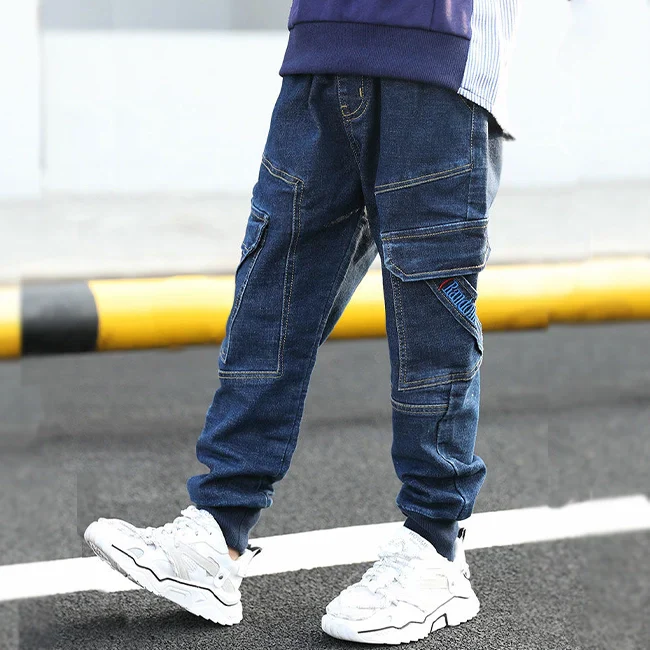 CARGO JEANS MIT BEDRUCKTEN BUCHSTABEN 4 Jahre