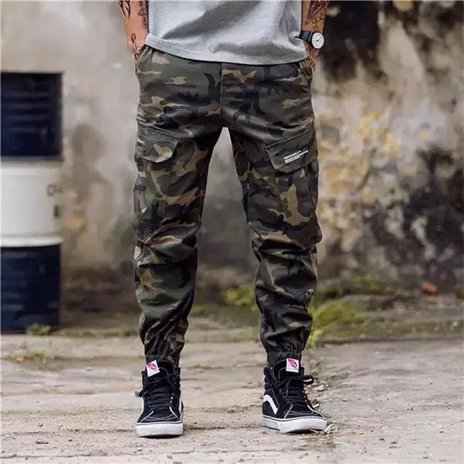 HERREN CARGO HOSE CAMOUFLAGE DESIGN