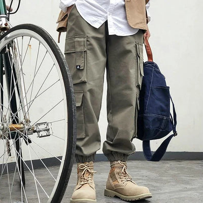 KHAKI CARGO HOSE FÜR ABENTEUER