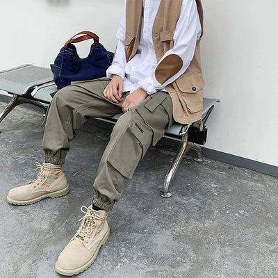 KHAKI CARGO HOSE FÜR ABENTEUER