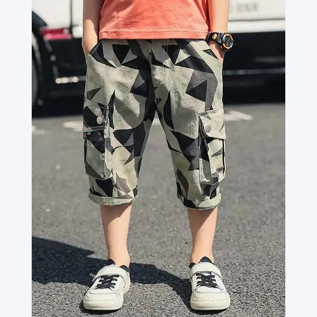 KINDER CARGO SHORTS MIT SYMMETRISCHEN MUSTERN
