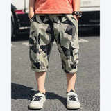 KINDER CARGO SHORTS MIT SYMMETRISCHEN MUSTERN