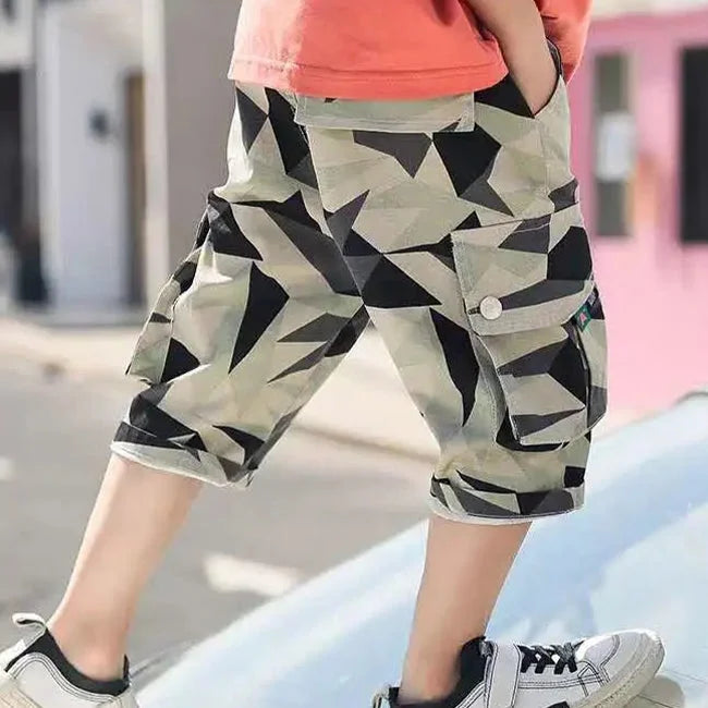 KINDER CARGO SHORTS MIT SYMMETRISCHEN MUSTERN