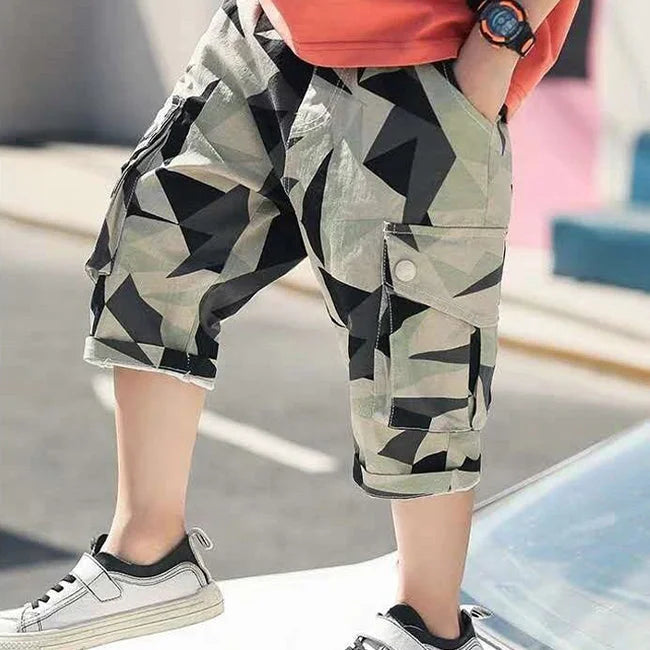 KINDER CARGO SHORTS MIT SYMMETRISCHEN MUSTERN