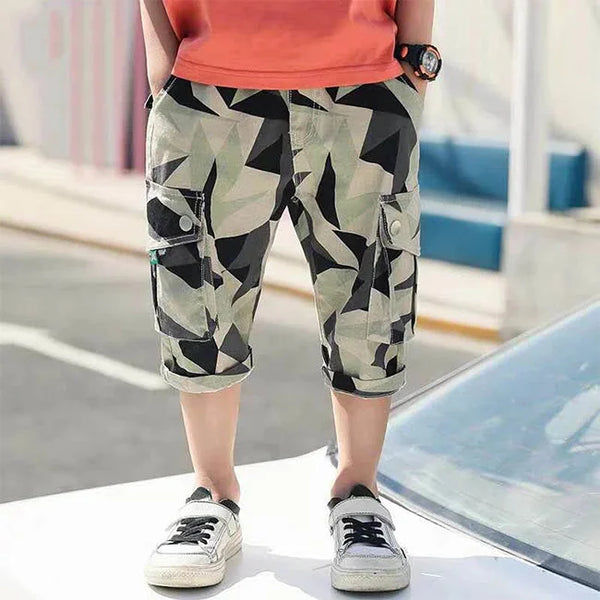 KINDER CARGO SHORTS MIT SYMMETRISCHEN MUSTERN Camouflage / 3 jahre