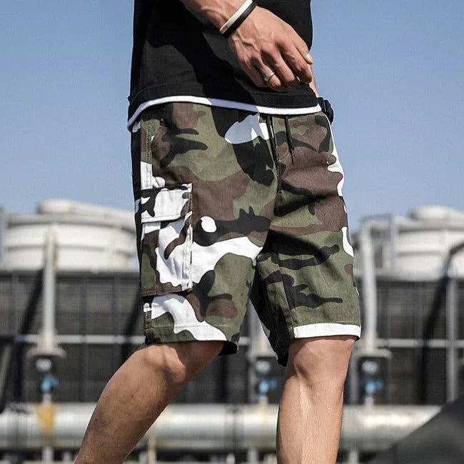 KURZE CARGO SHORTS CAMOUFLAGE DESIGN