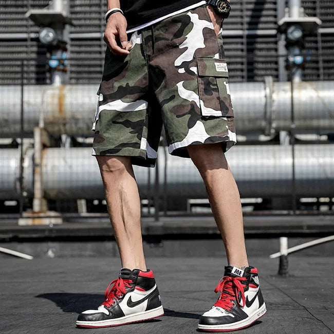 KURZE CARGO SHORTS CAMOUFLAGE DESIGN