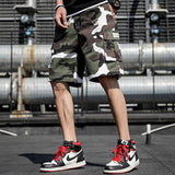 KURZE CARGO SHORTS CAMOUFLAGE DESIGN