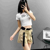 KURZE DAMEN CARGO SHORTS IN KHAKI MIT TRÄGERN
