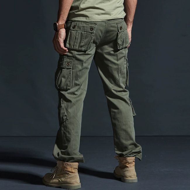 MULTIFUNKTIONALE CARGO HOSE MIT ZAHLREICHEN TASCHEN