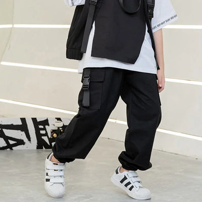 SCHWARZE CARGO HOSE FÜR JUNGEN MIT GÜRTEL