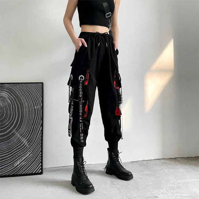SCHWARZE CARGO HOSE MIT BÄNDERN
