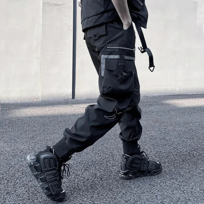 SCHWARZE CARGO HOSE MIT SEITLICHEN REFLEXIONSTASCHEN