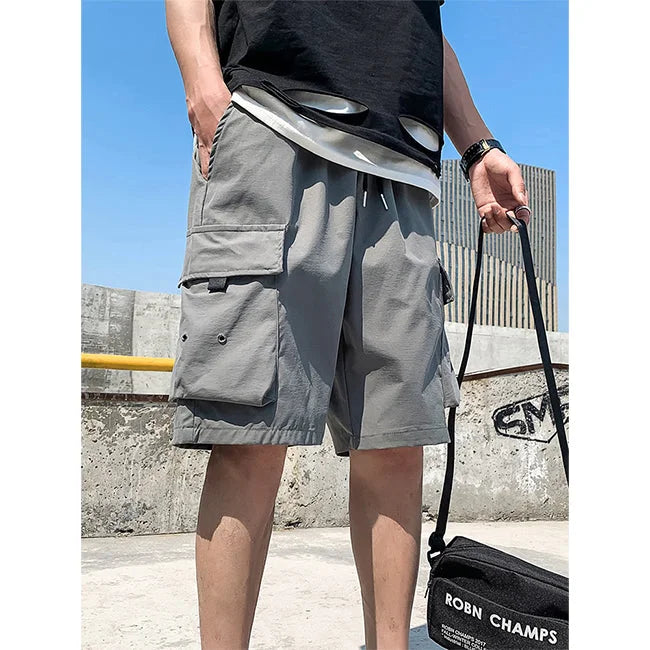 SCHWARZE CARGO SHORTS MIT DETAILS
