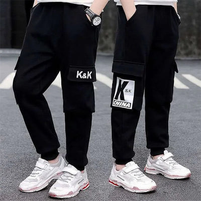 SCHWARZE K UND JUNGEN CARGO JOGGINGHOSE