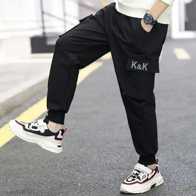 SCHWARZE K UND JUNGEN CARGO JOGGINGHOSE