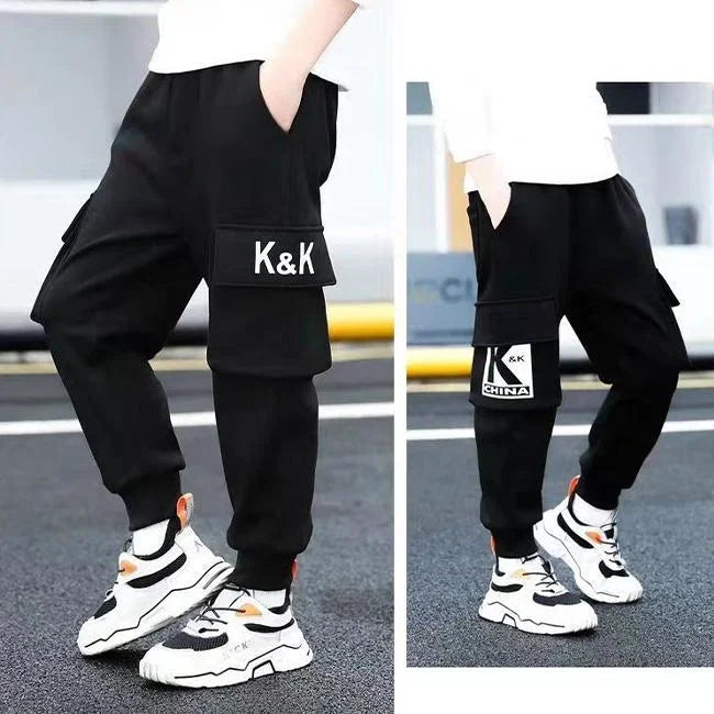 SCHWARZE K UND JUNGEN CARGO JOGGINGHOSE