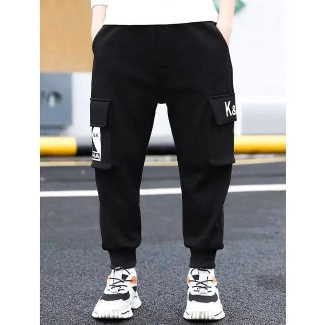 SCHWARZE K UND JUNGEN CARGO JOGGINGHOSE