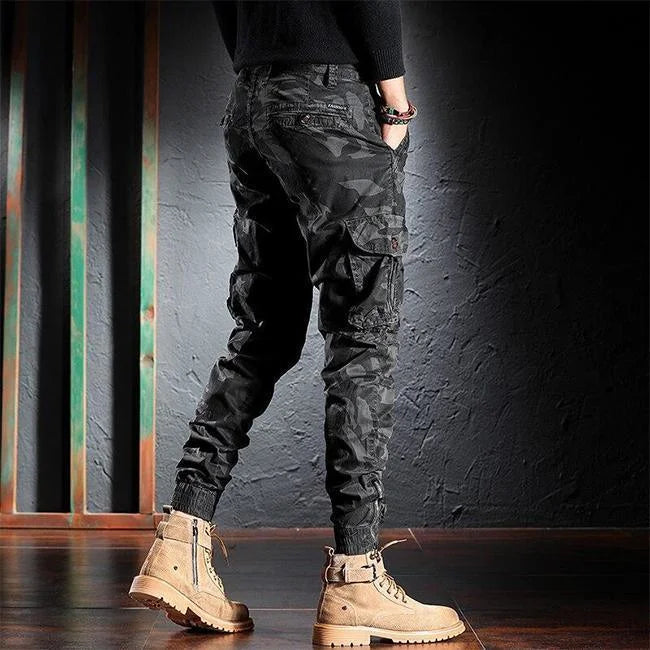 SLIM FIT CAMOUFLAGE CARGO JEANS